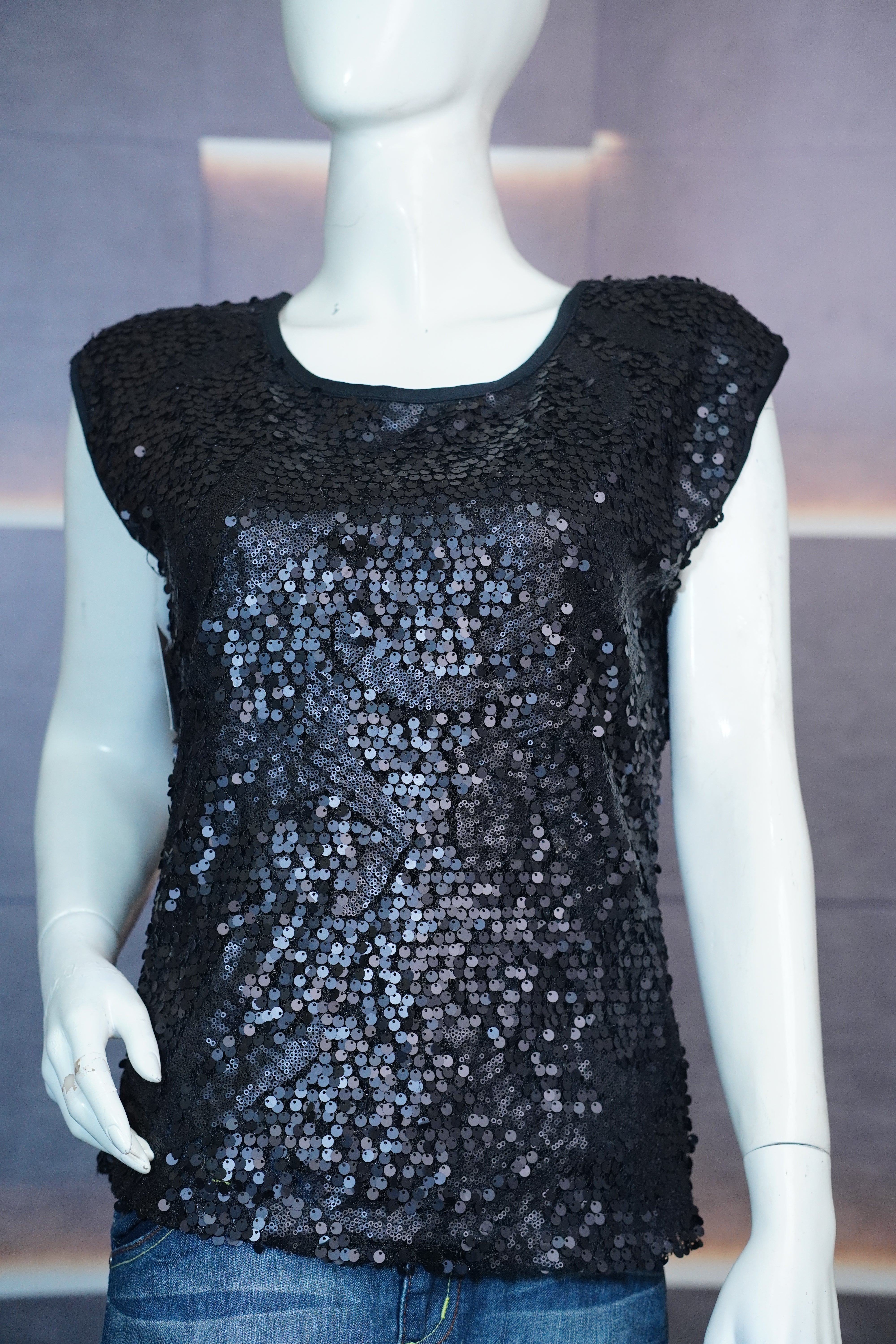 Women'S Party Top with Sequins And a Fitted Design Black